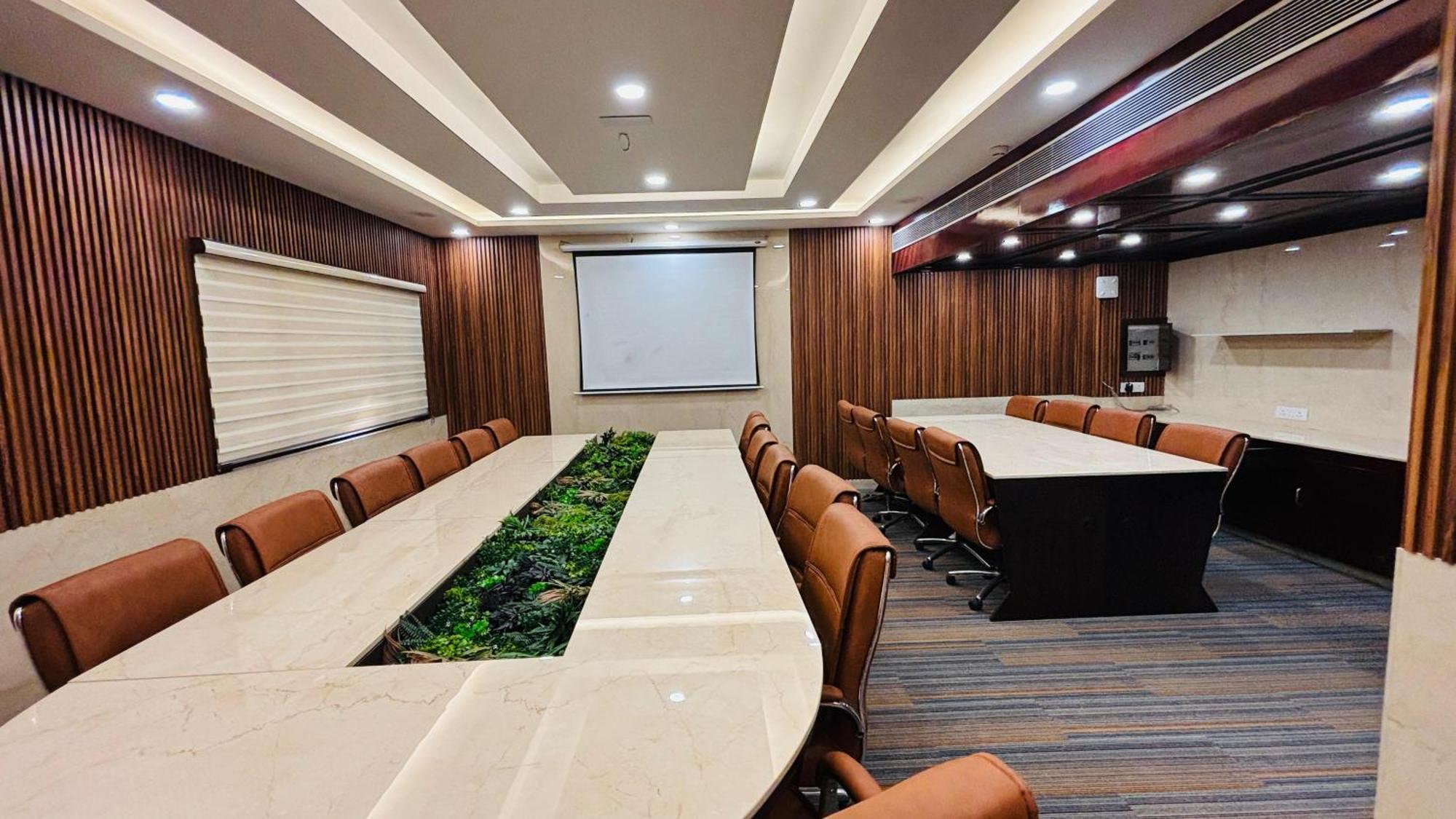 Hotel Shanti Palace Mahipalpur Ню Делхи Екстериор снимка
