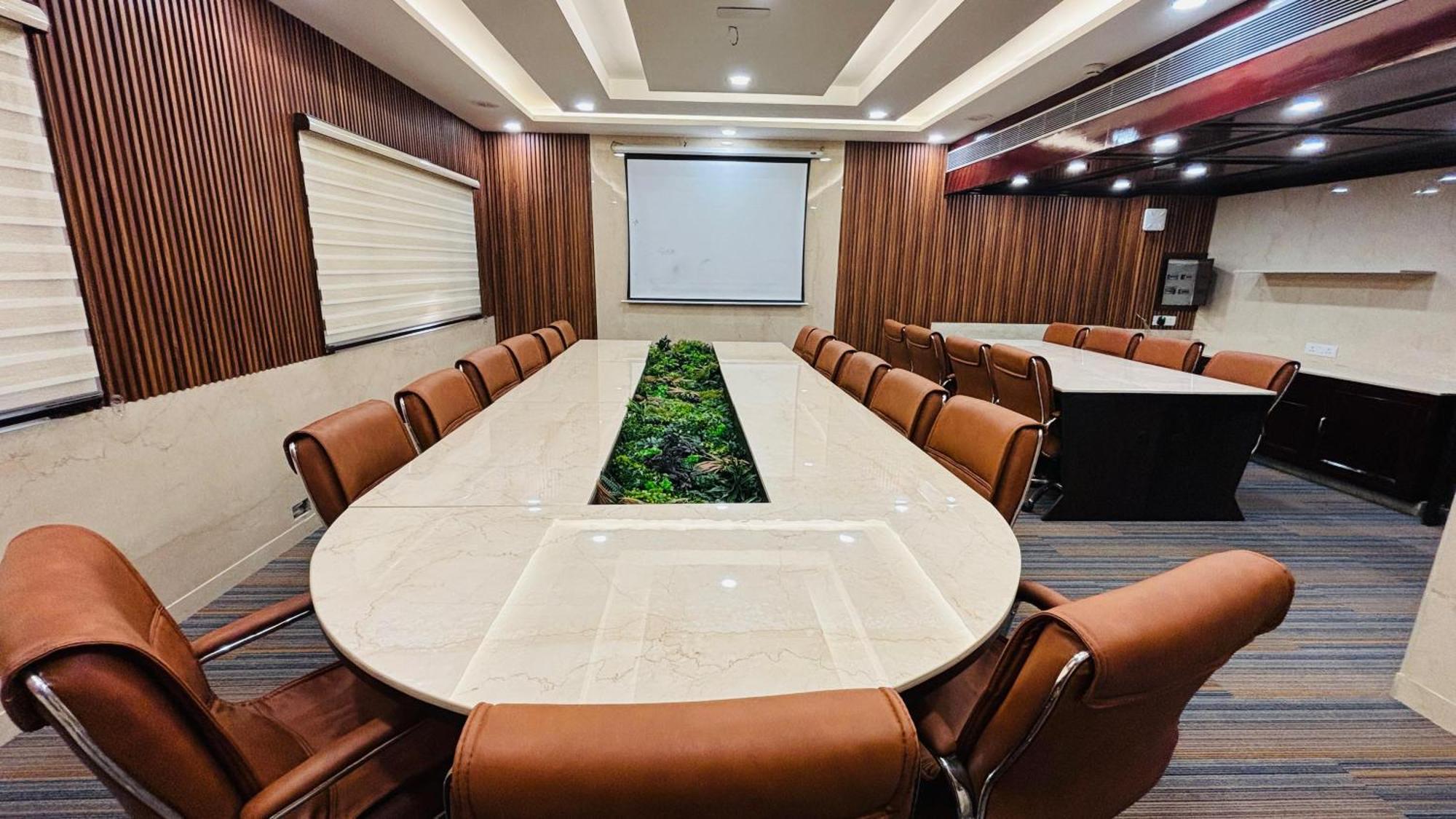 Hotel Shanti Palace Mahipalpur Ню Делхи Екстериор снимка
