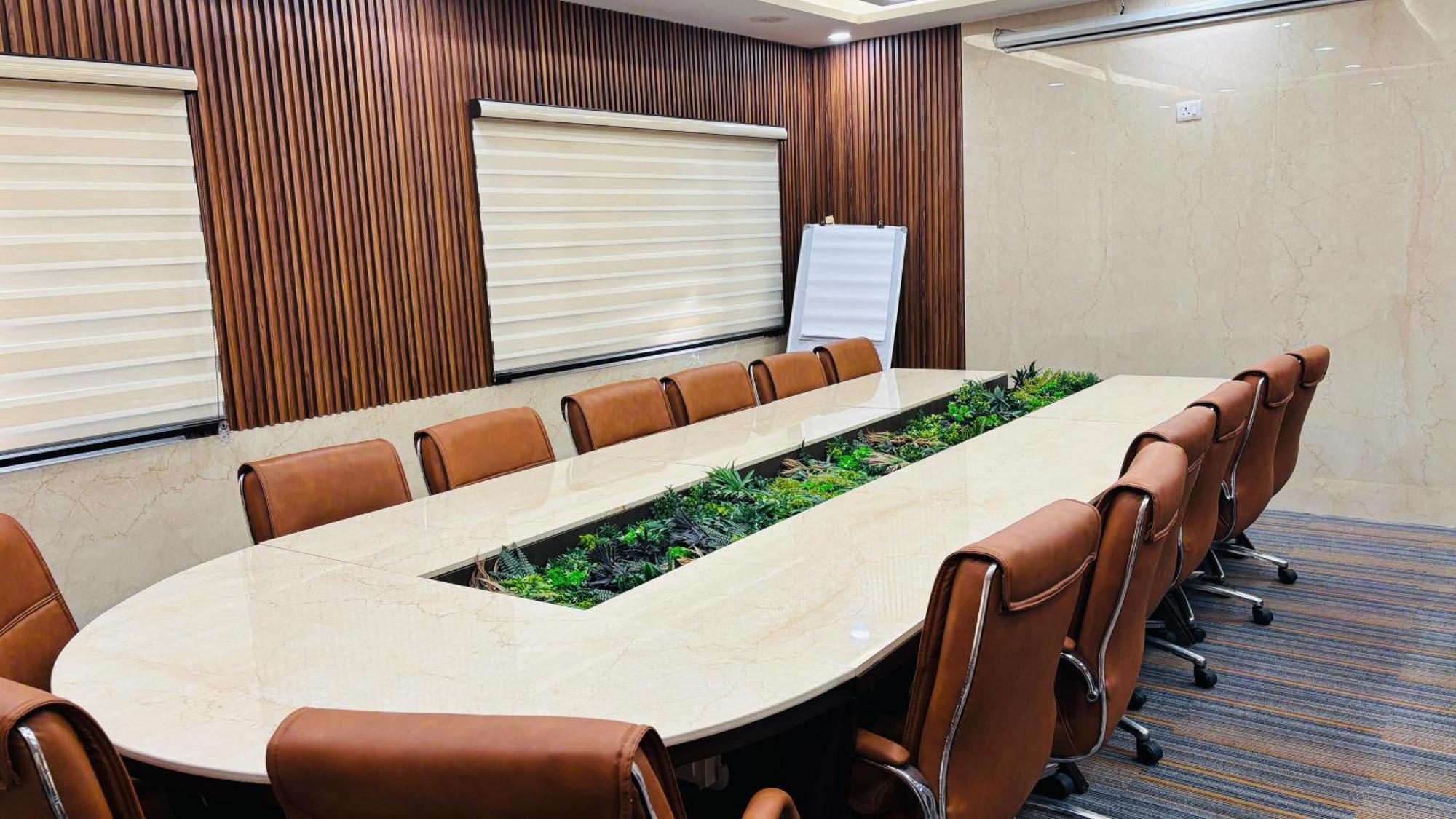 Hotel Shanti Palace Mahipalpur Ню Делхи Екстериор снимка